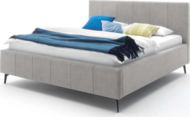 Světle šedá čalouněná dvoulůžková postel s úložným prostorem s roštem 180x200 cm Lizzano – Meise Möbel